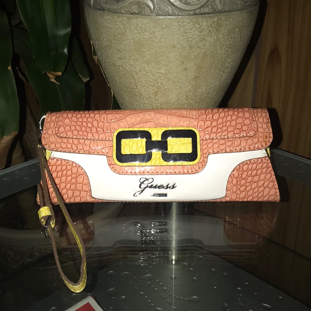 Gorgeous spring colours GUESS CLUTCH